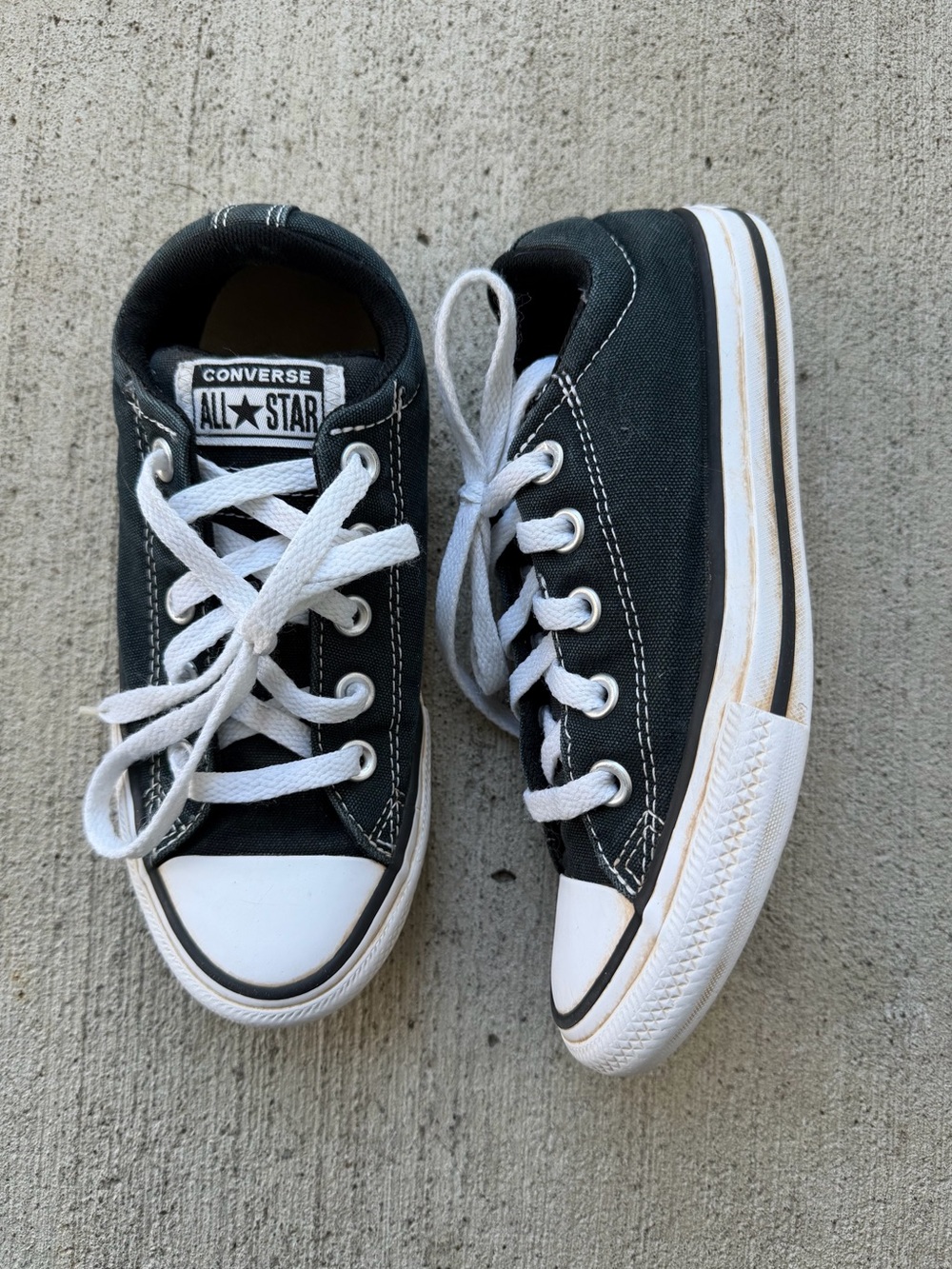 Converse Unisex Chuck Taylor All Star OX Fashion Sneaker Oxford Shoe kids size 2